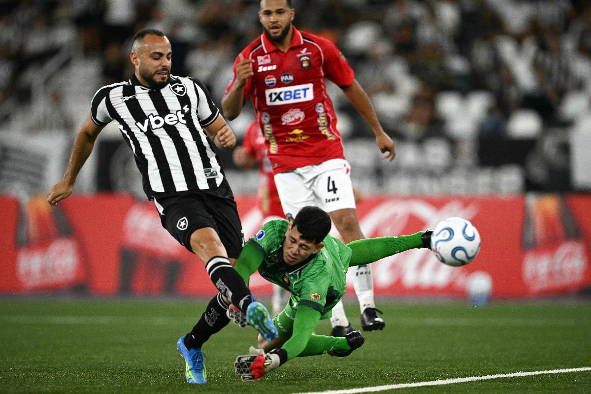 Em qual canal vai passar Racing x Botafogo hoje (15/4)?