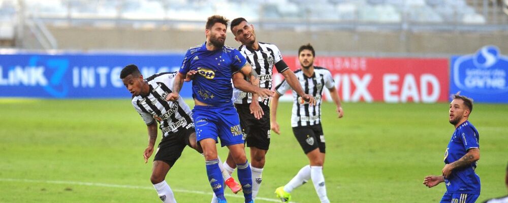 Ex-Cruzeiro desabafa ao encontrar desafeto após 18 anos: ‘Quase encerrou minha carreira’