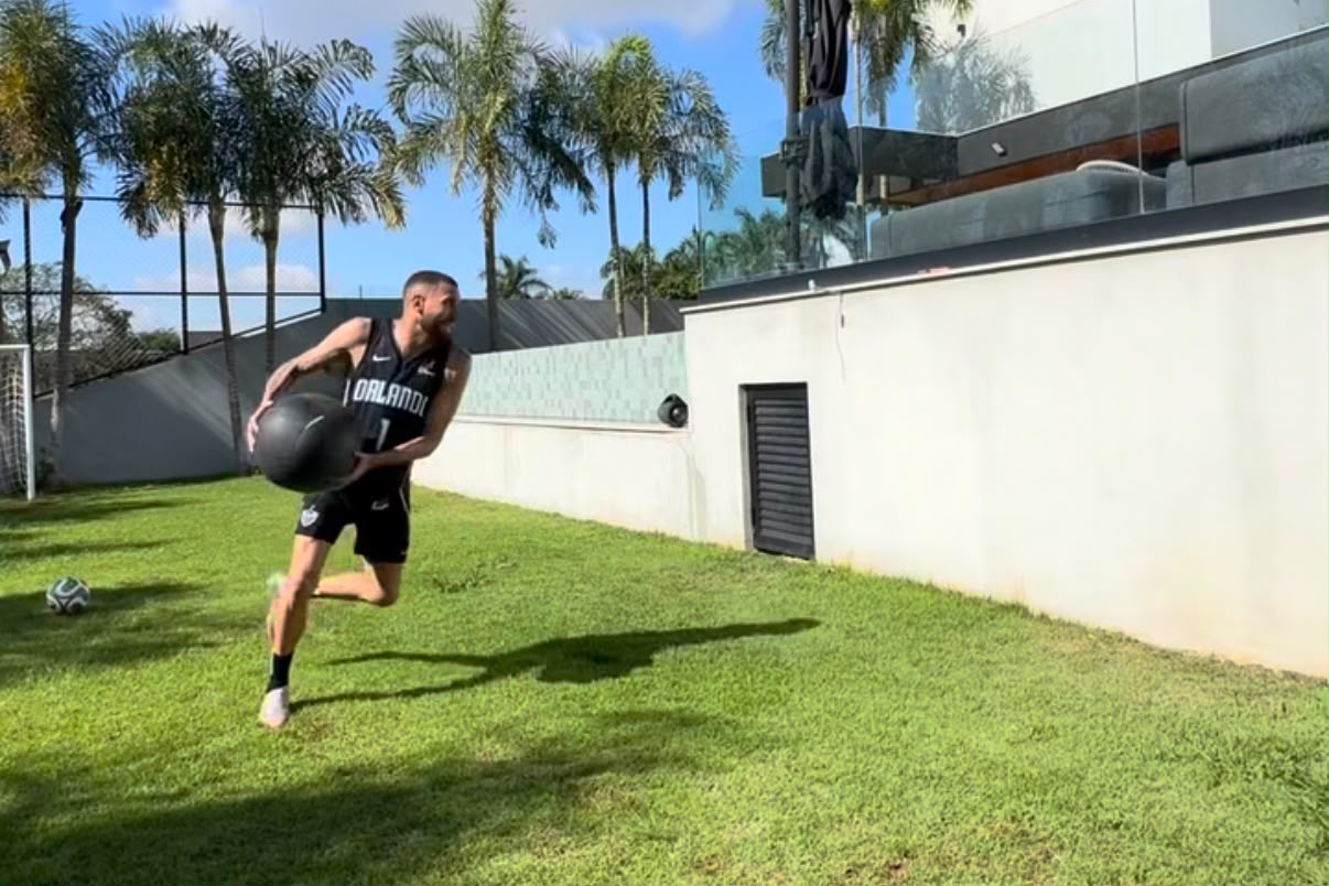 Ídolo do Atlético, Everson publica vídeo de treino intenso durante as férias