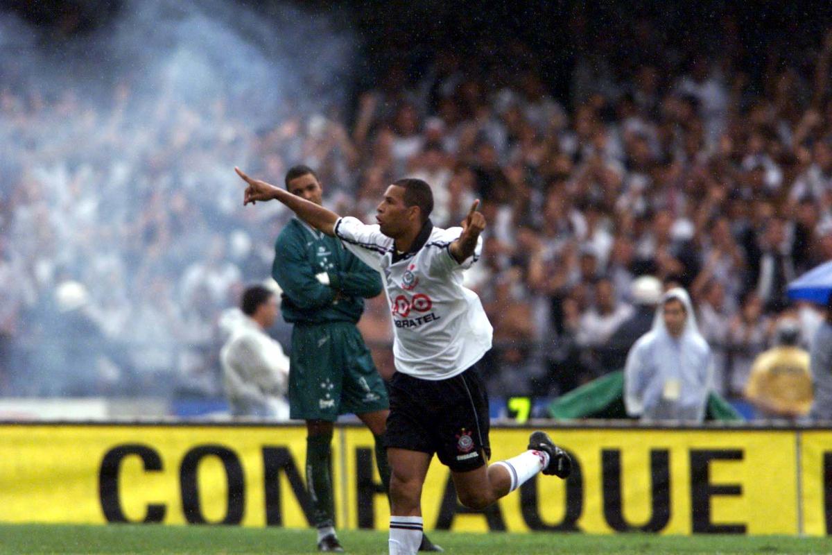 Ídolo do Corinthians lembra reviravolta após menosprezo no Cruzeiro: ‘Chorei sozinho’
