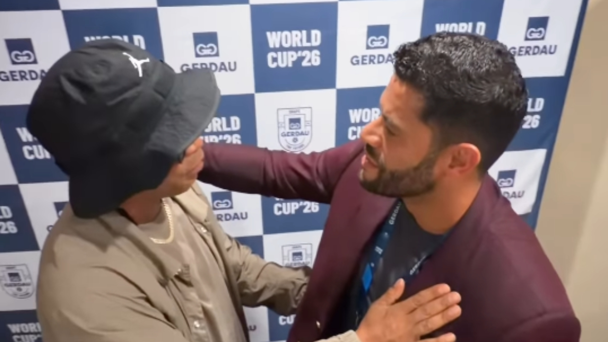Ídolos do Atlético, Ronaldinho e Hulk se encontram em evento nos Estados Unidos