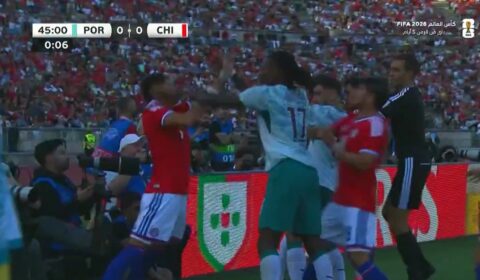 Ivan Román, do Atlético, briga e é expulso em Portugal x Chile; assista