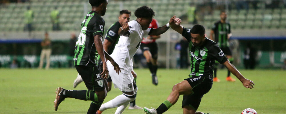 Jogador de Copa do Mundo luta por titularidade no Atlético e no Equador