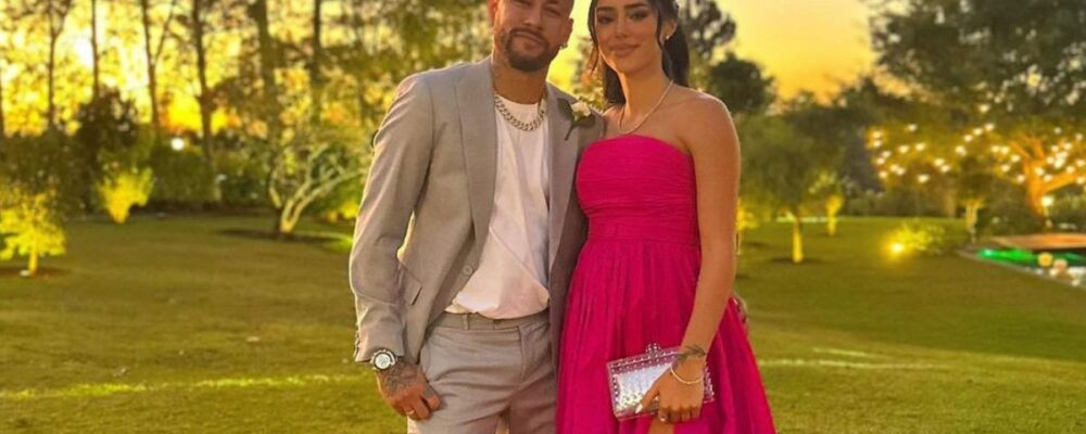 Jogador que pertence ao Cruzeiro participa de chá revelação da filha de Neymar
