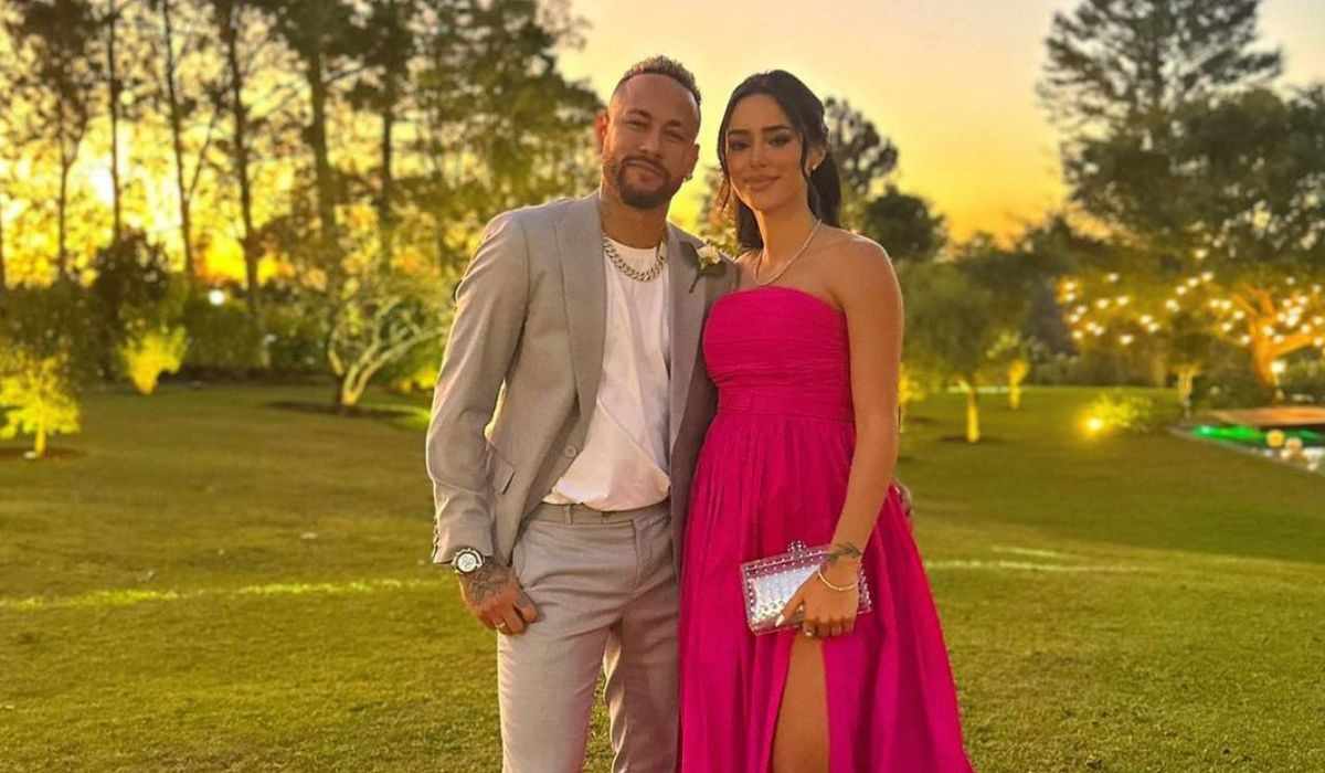 Jogador que pertence ao Cruzeiro participa de chá revelação da filha de Neymar