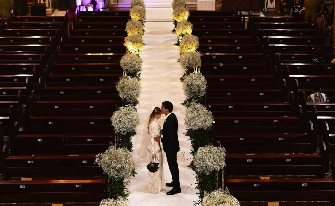 Jogadores do Atlético confraternizam em casamento de meia do clube