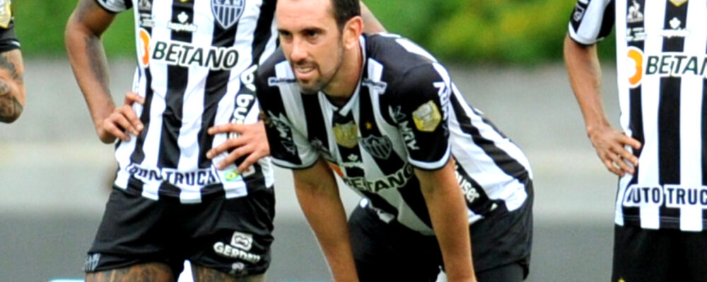 O ídolo de gigante espanhol que jogou quatro Copas do Mundo, mas fracassou no Atlético