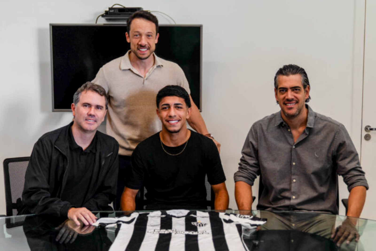 Os cinco jogadores que têm contrato com o Atlético até 2030