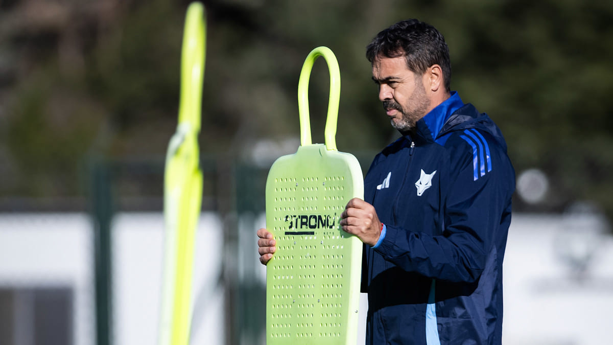 Técnico do Cruzeiro vê em pausa chance para atletas se provarem, mas avisa: ‘Sabemos o que temos’