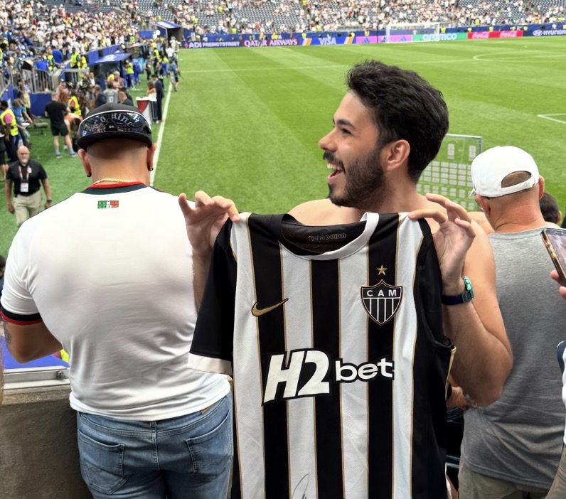 Torcedor do Atlético vive ‘história bizarra’ na Copa flagrada pela imprensa internacional