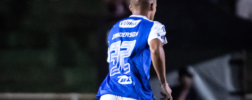 Visto por Jardim e preterido por Artur Jorge: zagueiro pode deixar Cruzeiro com um jogo
