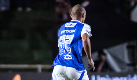 Visto por Jardim e preterido por Artur Jorge: zagueiro pode deixar Cruzeiro com um jogo