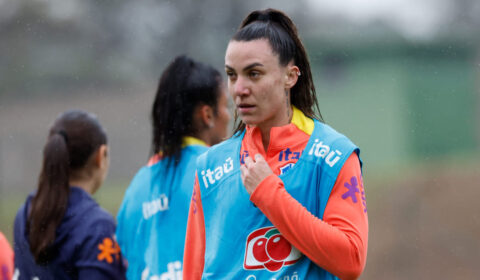 Zagueira do Cruzeiro deixa treino pela Seleção carregada e preocupa