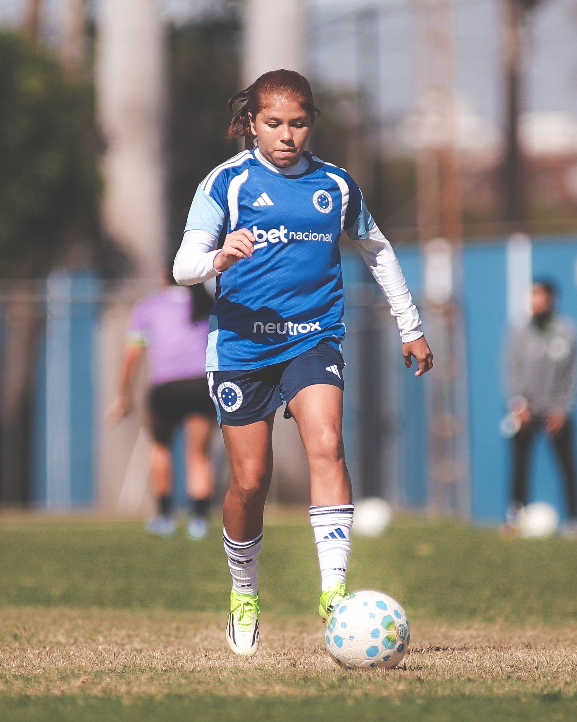 Gaby Rodríguez, meia do Cruzeiro, em treinamento na Toca da Raposa 2, em Belo Horizonte