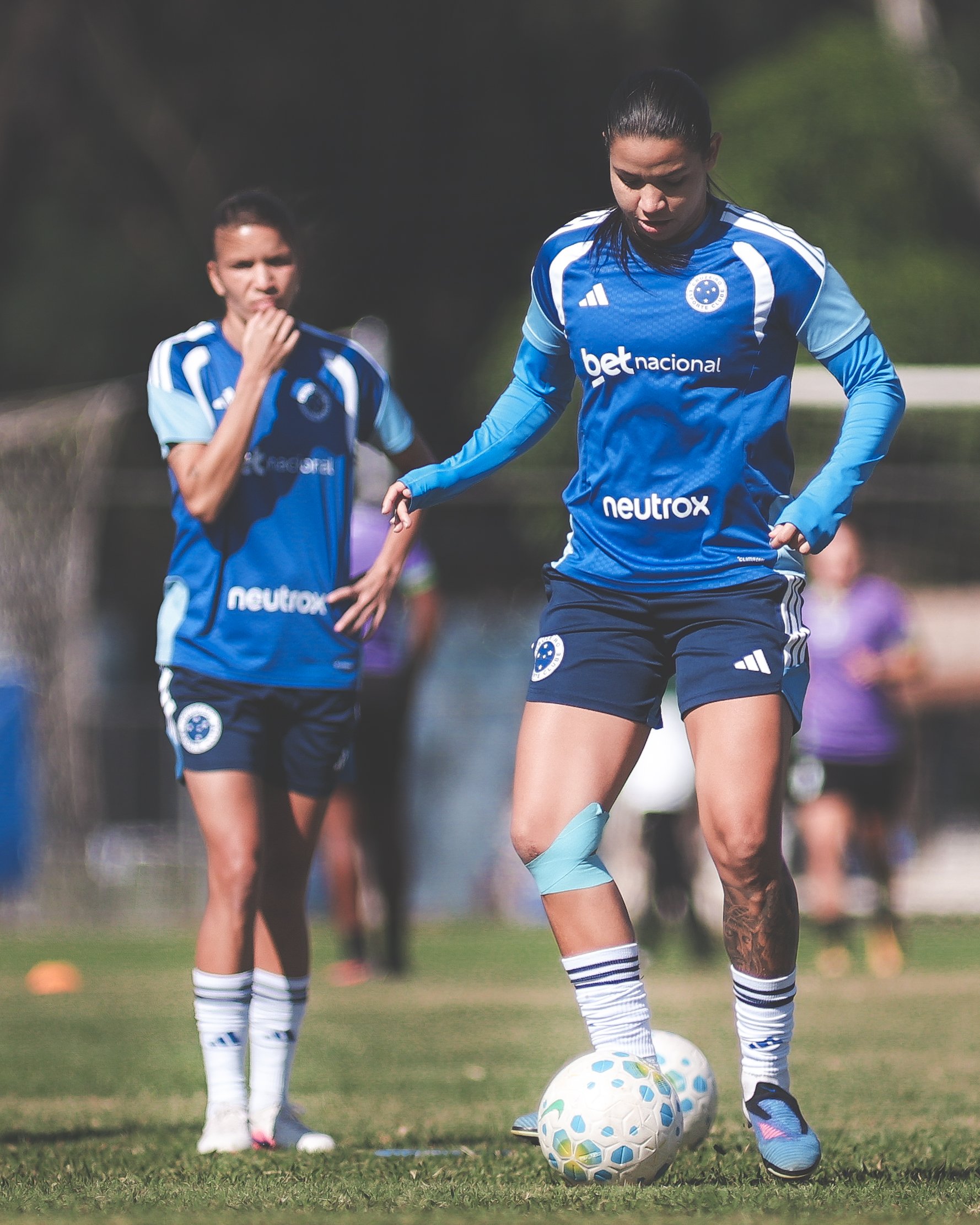 Lorena Bedoya, volante do Cruzeiro, em treinamento na Toca da Raposa 2, em Belo Horizonte