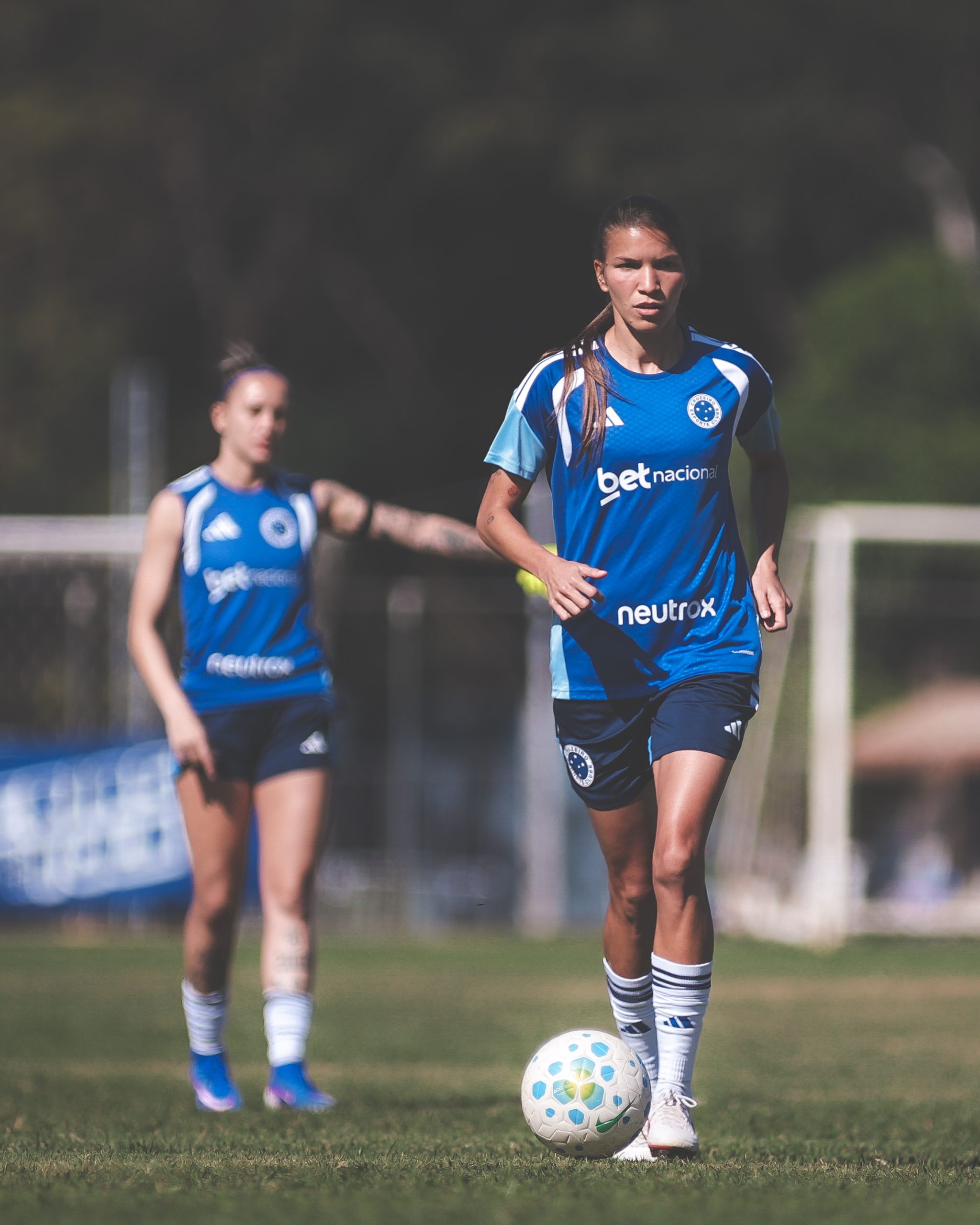 Yenifer Giménez, zagueira do Cruzeiro, em treinamento na Toca da Raposa 2, em Belo Horizonte