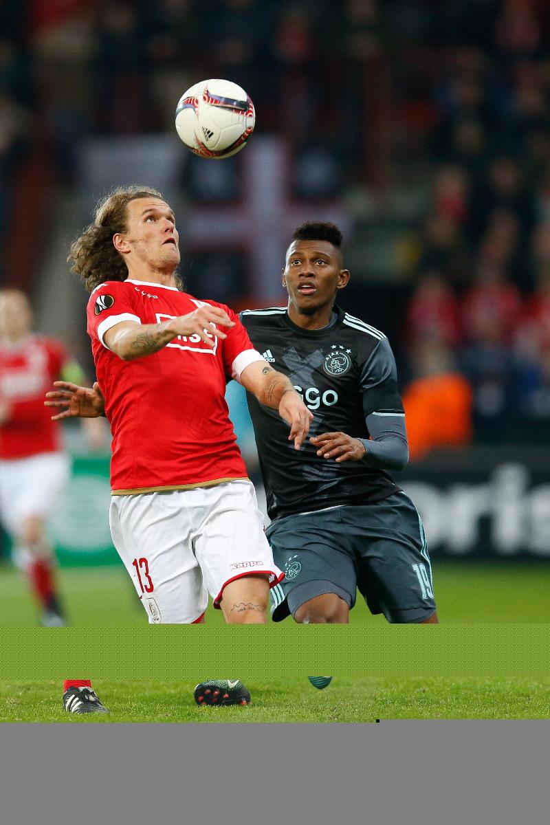Cassierra em ação pelo Ajax em 2016 - (foto: BRUNO FAHY/AFP)
