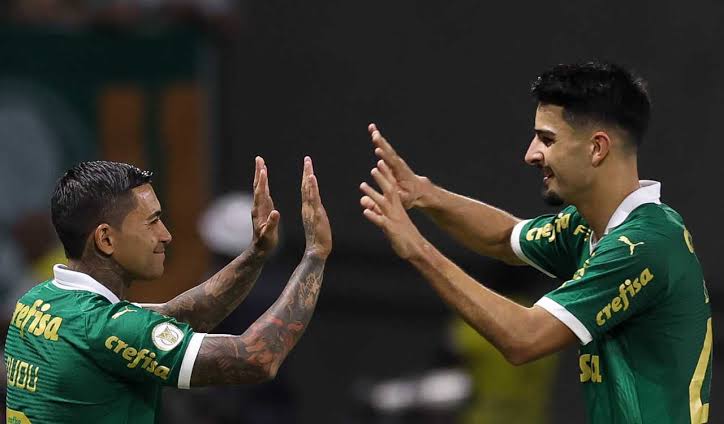Flaco López comemora gol do Palmeiras com Dudu - (foto: Cesar Greco/Palmeiras)
