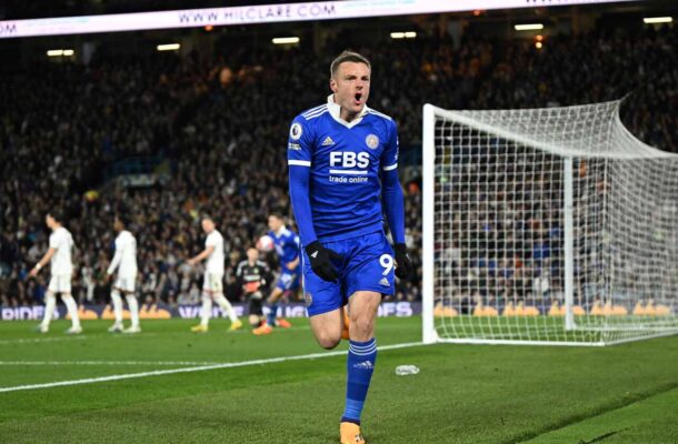 Jamie Vardy comemora gol pelo Leicester - (foto: Darren Staples/AFP via Getty Images)