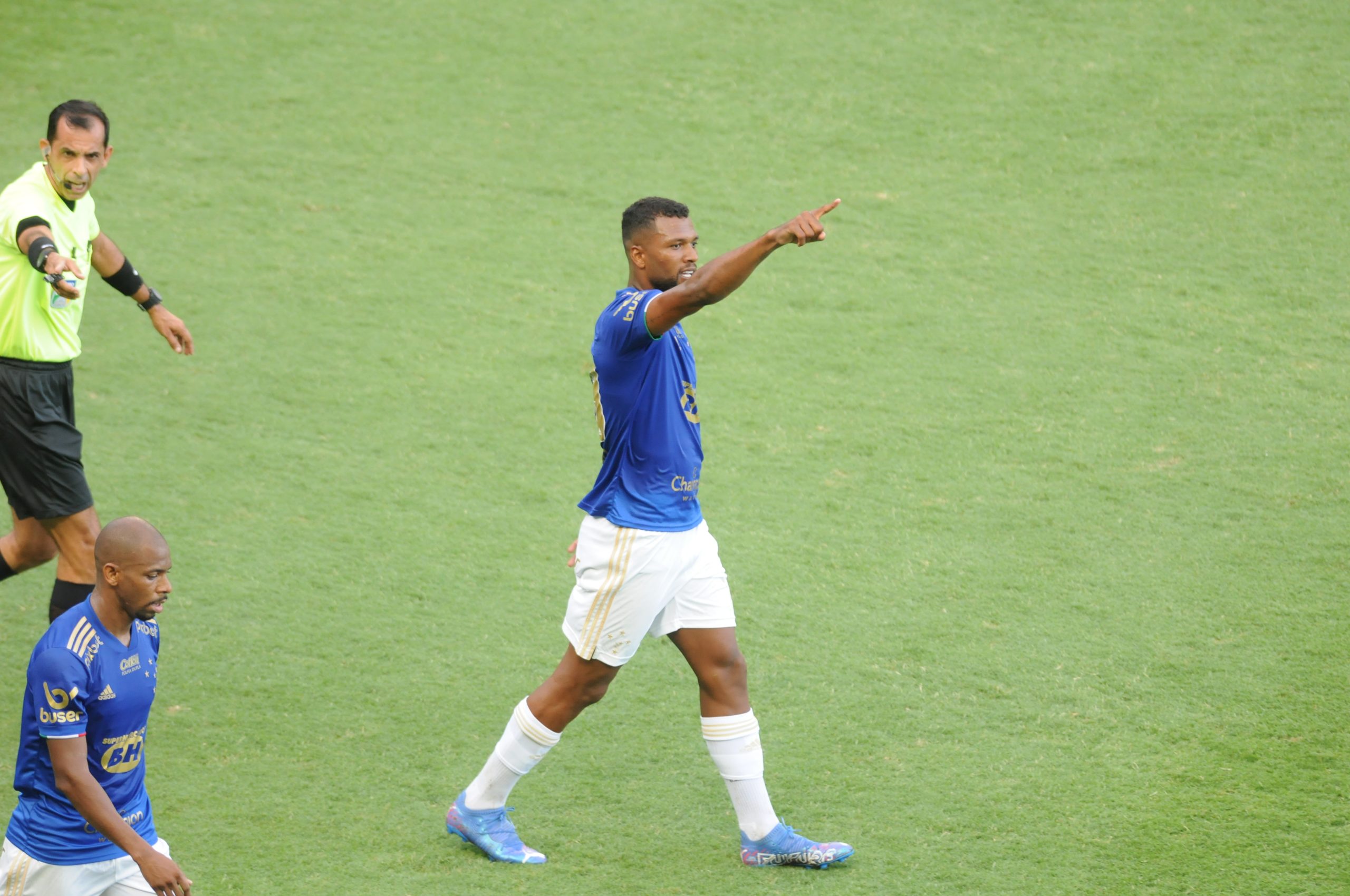 Thiago comemora gol pelo Cruzeiro - (foto: Juarez Rodrigues/EM/D.A Press)