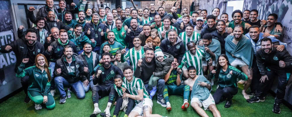 Antes de enfrentar o Atlético, Juventude vence no fim e cola no líder da Série B