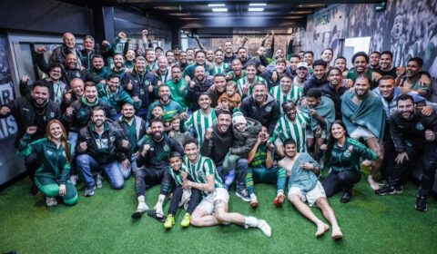 Antes de enfrentar o Atlético, Juventude vence no fim e cola no líder da Série B