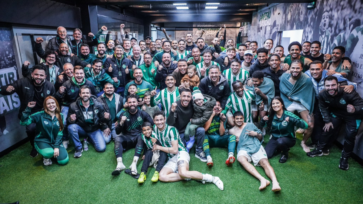 Antes de enfrentar o Atlético, Juventude vence no fim e cola no líder da Série B