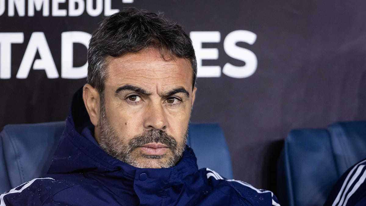 Artur Jorge diz que Cruzeiro dos amistosos ainda não é o titular e faz confissão