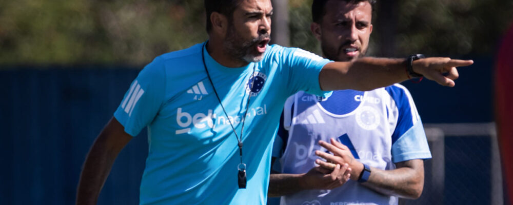 Artur Jorge diz ter ficado preocupado com volume de propostas por jogadores do Cruzeiro