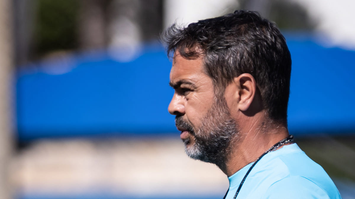 Artur Jorge diz ter ‘última palavra’ em mercado do Cruzeiro e comenta vendas: ‘Temos que ceder’