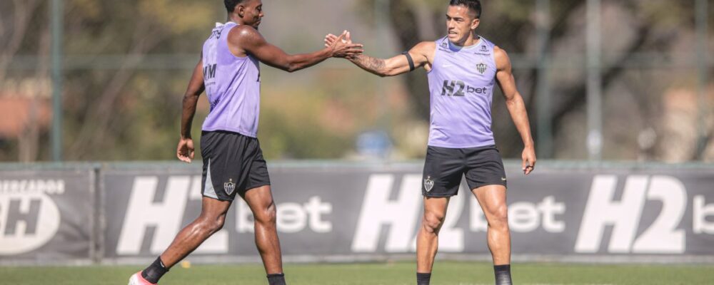 Atacante marca dois, e Atlético vence Betim em jogo-treino na Cidade do Galo