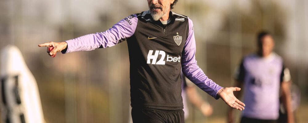 Atlético: Domínguez surpreende com evolução no português e fala em ‘expectativa grande’