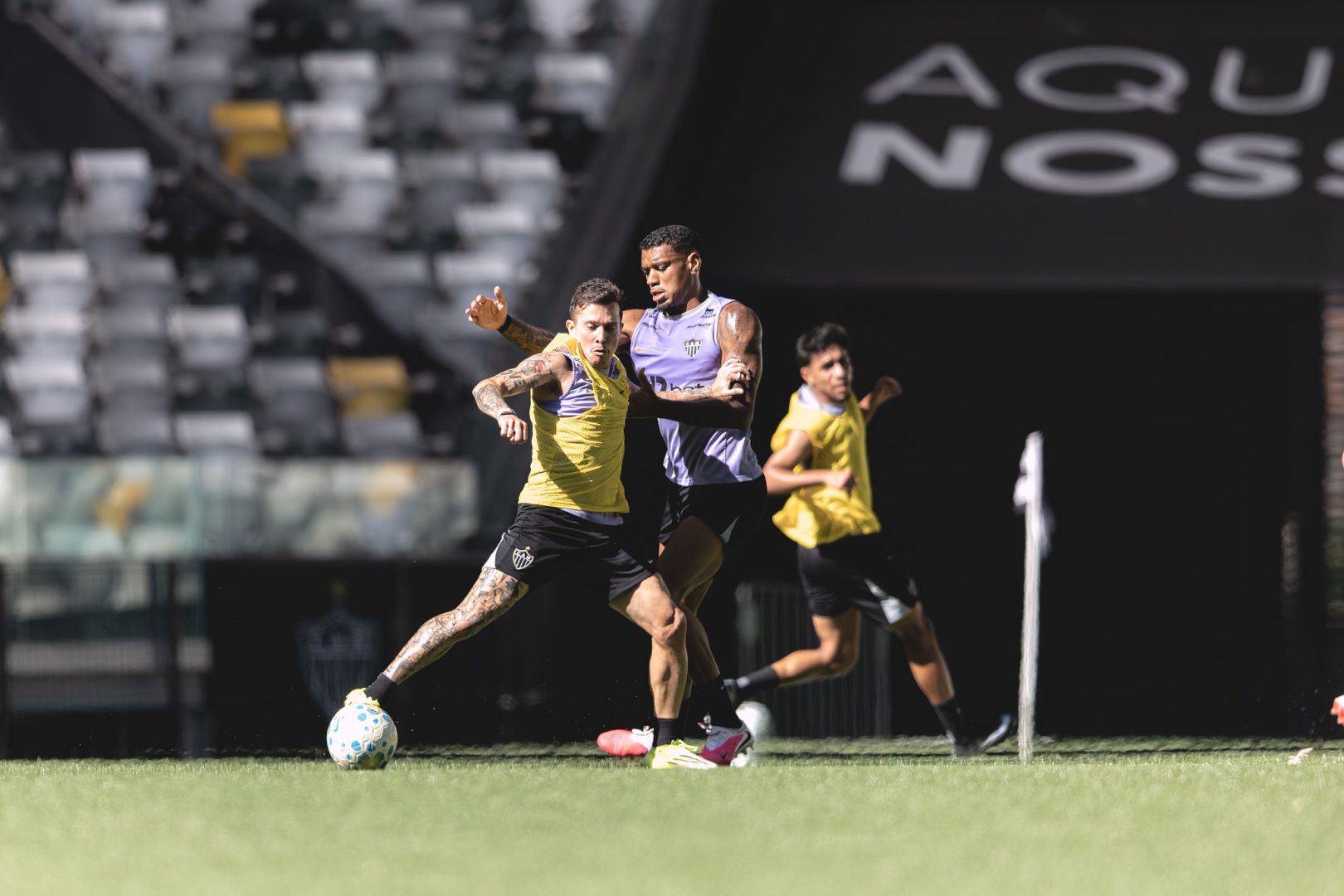 Atlético faz treino com coletivo na Arena MRV; assista aos gols