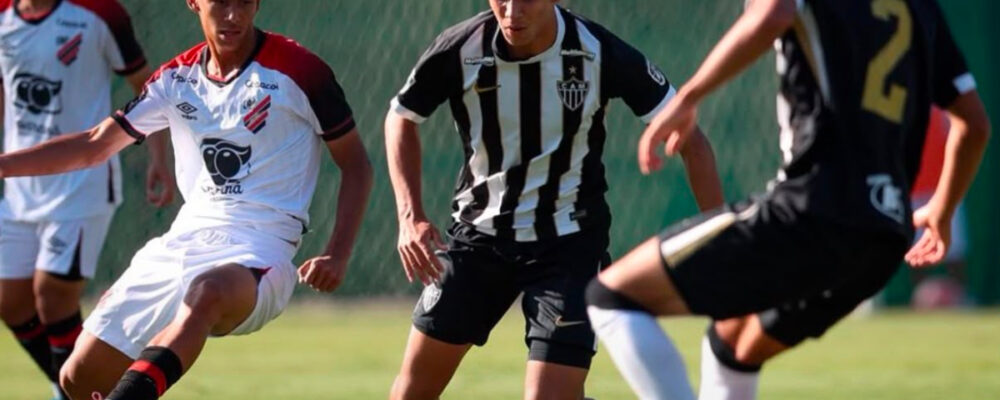 Atlético leva virada do Athletico em jogo marcado por gols ‘idênticos’ no Sub-17
