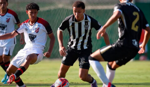 Atlético leva virada do Athletico em jogo marcado por gols ‘idênticos’ no Sub-17