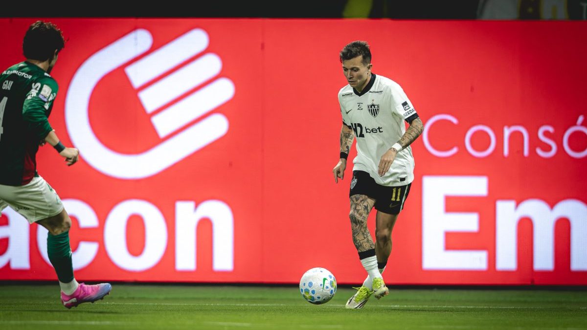 Bernard chega à 100ª vitória pelo Atlético e se declara em vídeo emocionante