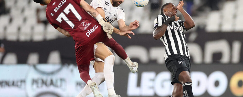 Botafogo aproveita lambanças da defesa do Santos e vence no Brasileirão