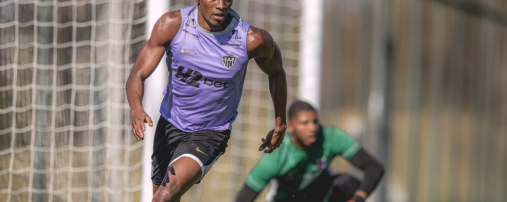 Cassierra acerta o ângulo e faz golaço em jogo-treino do Atlético; assista