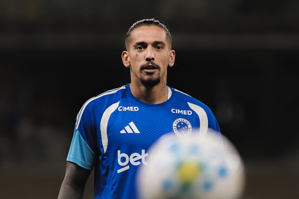 Chico da Costa nega se transferir para o Sport, e Cruzeiro o deixa fora dos planos