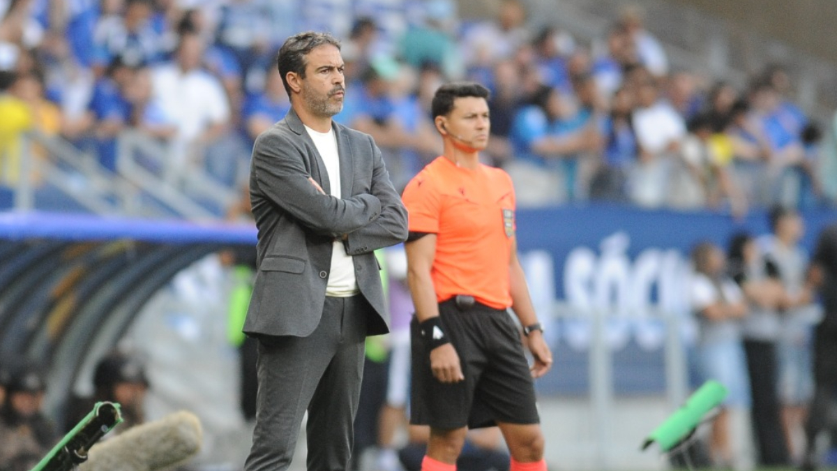 Cruzeiro: Artur Jorge explica escolhas em derrota e ausências de jovens da base