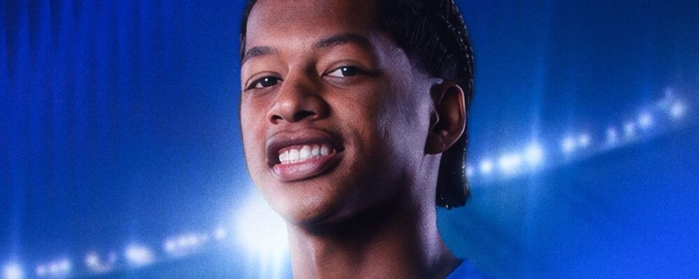Cruzeiro anuncia contratação de Zé Lucas, volante de 18 anos