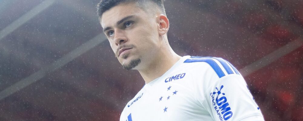 Cruzeiro atualiza quadro clínico de Gabriel Pec após cirurgia