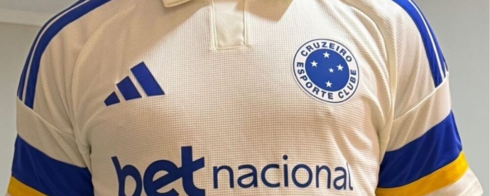 Cruzeiro divulga a camisa número 3; veja fotos