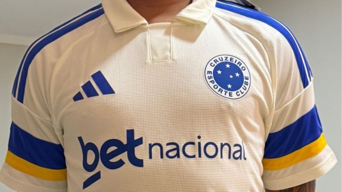 Cruzeiro divulga a camisa número 3; veja fotos