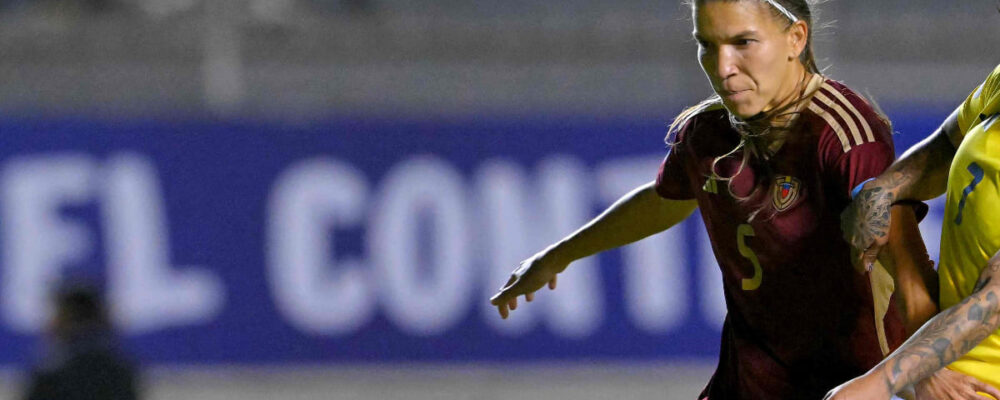 Cruzeiro encaminha contratação de zagueira e atacante e prepara novas investidas