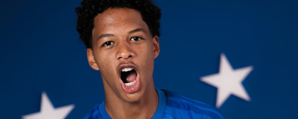 Cruzeiro oficializa numeração de Zé Lucas; veja lista atualizada