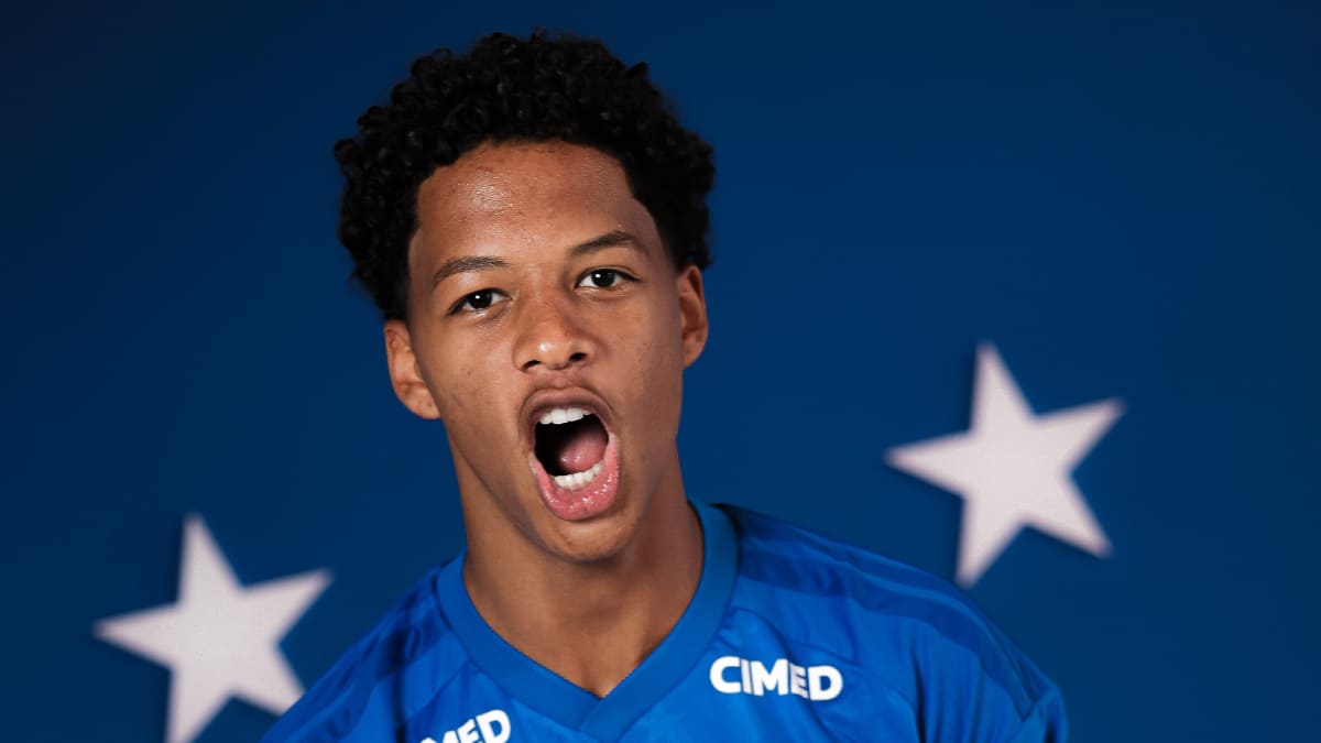 Cruzeiro oficializa numeração de Zé Lucas; veja lista atualizada