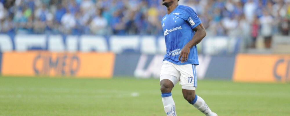 Elenco ‘curto’? As opções de Artur Jorge para substituir Sinisterra no Cruzeiro