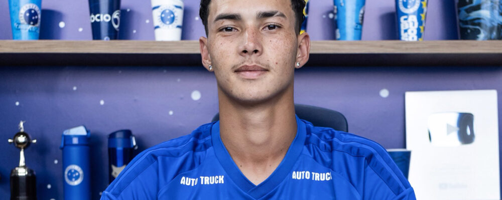 Em meio a saídas, jogador do Cruzeiro assina renovação até 2029