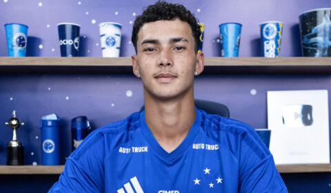 Em meio a saídas, jogador do Cruzeiro assina renovação até 2029